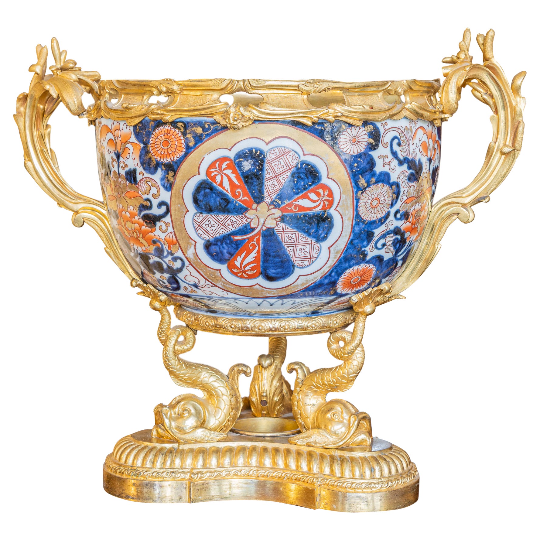 Cache pot en bronze doré et porcelaine Imari Porcelain du 19ème siècle en vente