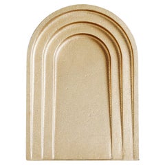 Plato Thoronet de Bronce Dorado Pulido con Efecto Tridimensional de Henry Wilson