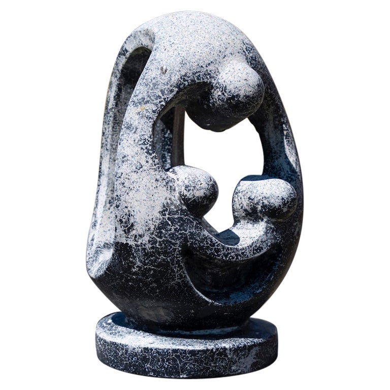 Skulptur Mutter- und Kind Biomorphe Skulptur Stein Mid-Century Modern im Angebot