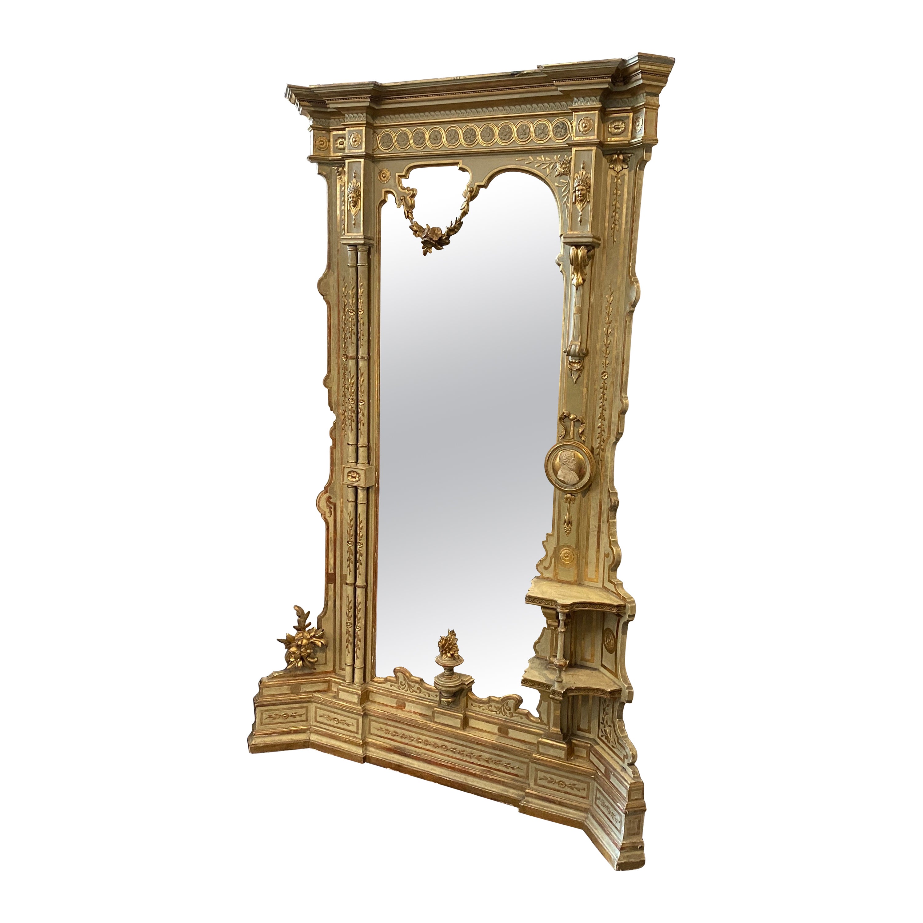 Grand miroir sicilien éclectique en bois laqué et doré des années 1870