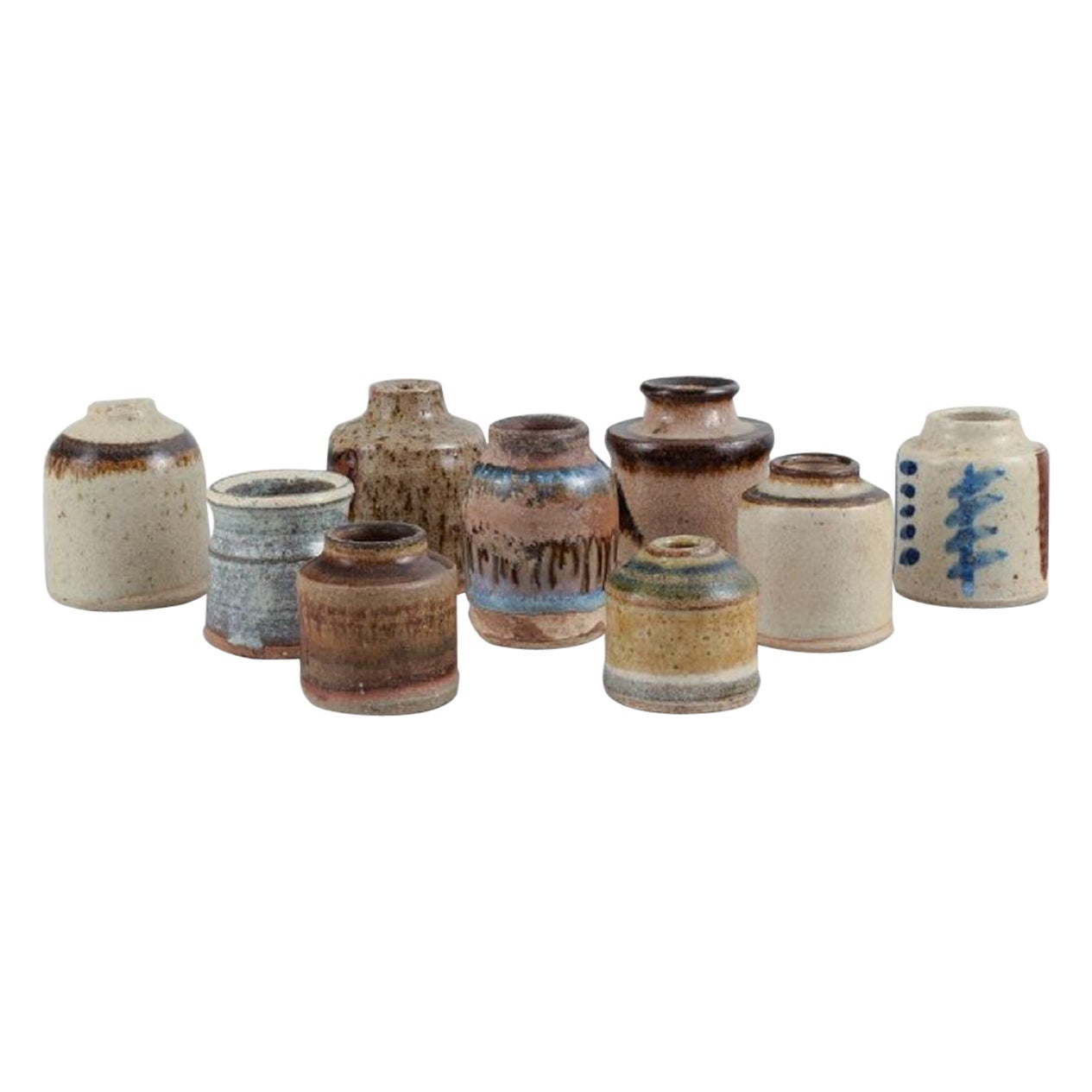 The Collective de neuf vases miniatures en céramique émaillée. 1960 / 70's en vente