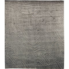 Tapis moderne gris à imprimé animal de Doris Leslie Blau