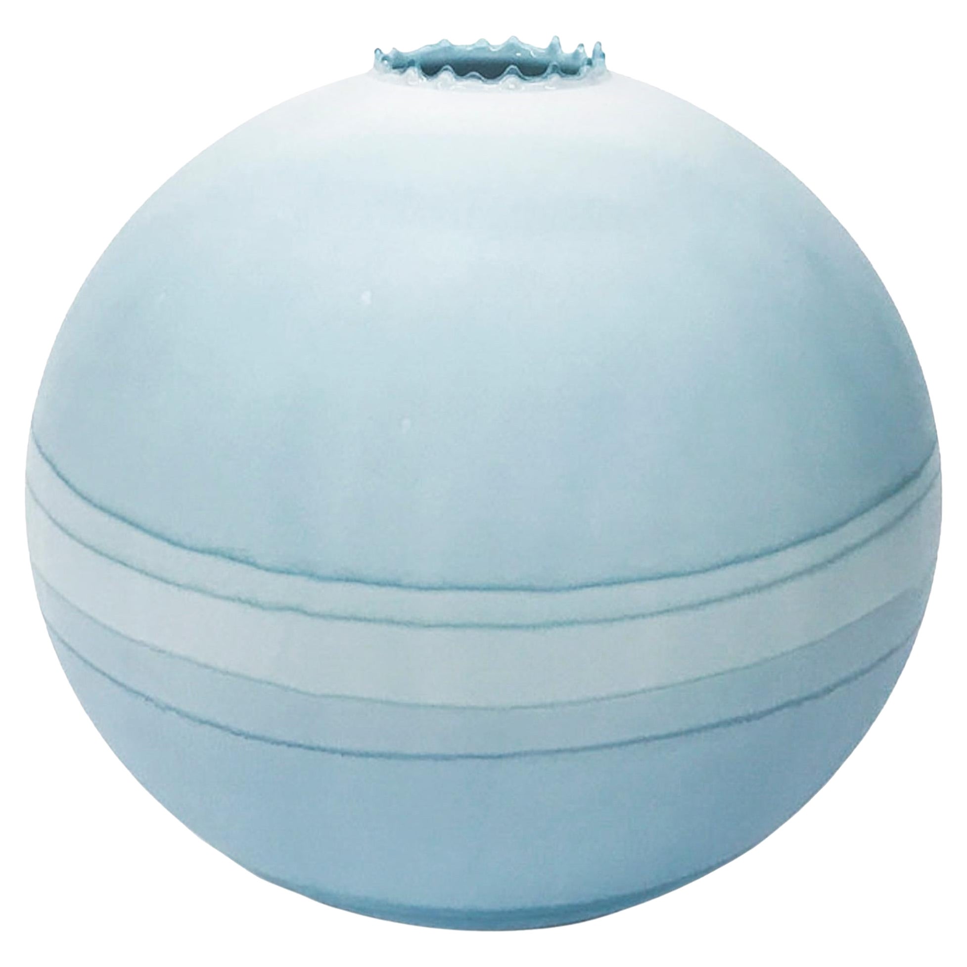 Blaue Ombre Jupiter-Vase von Elyse Graham im Angebot