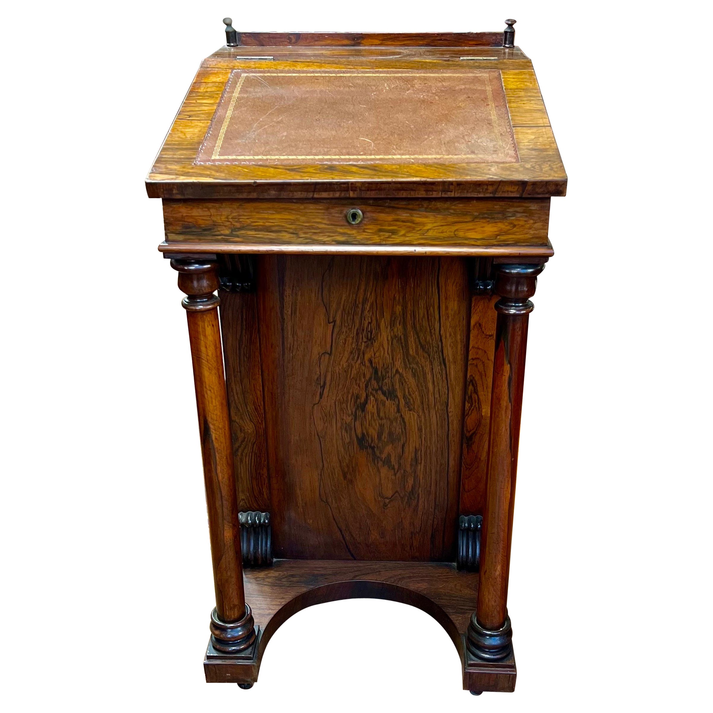 Rare et ancien Davenport anglais de style Régence en bois de rose avec tiroir à ressort en vente