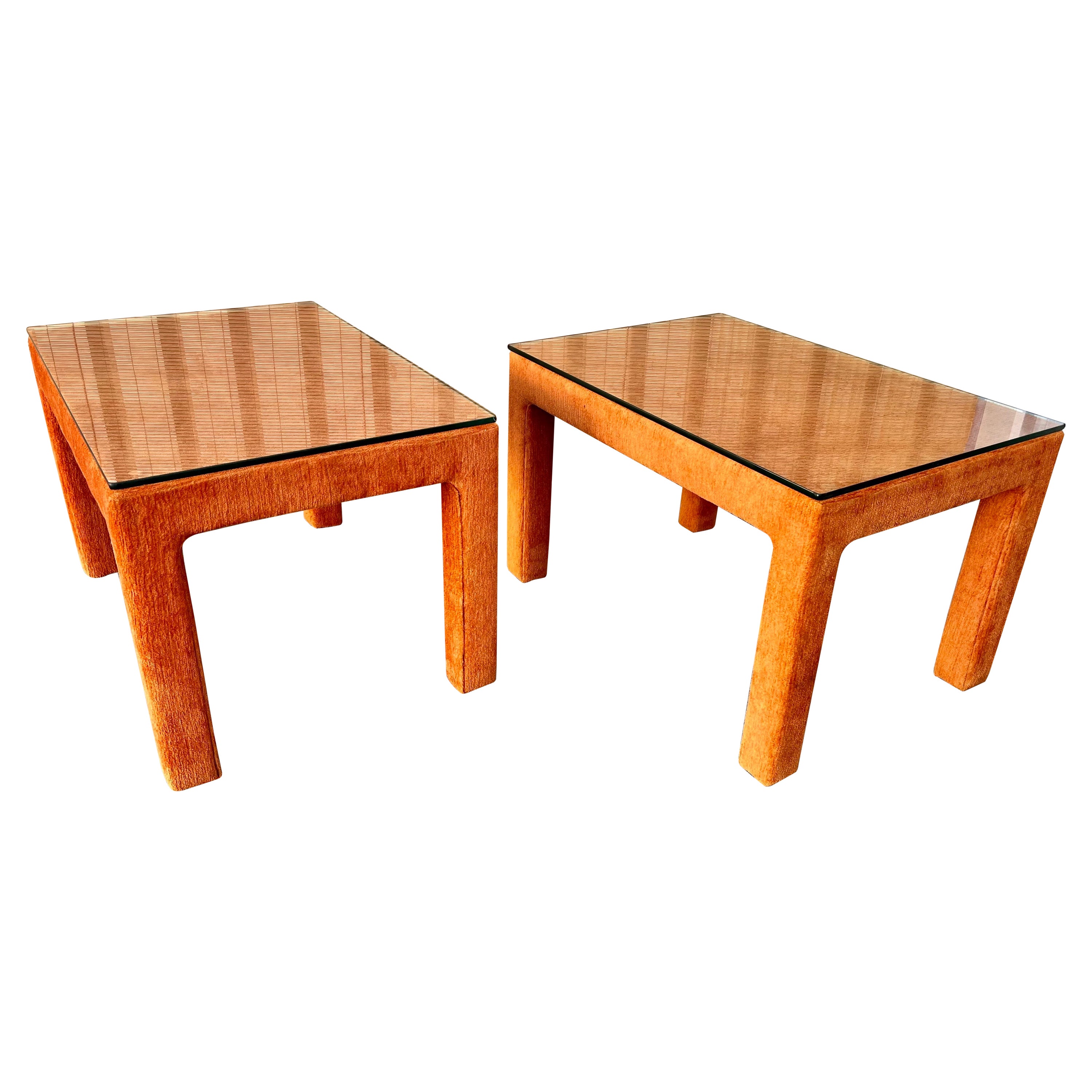 Paire de tables d'appoint entièrement rembourrées de style mi-siècle moderne, vers 1970 en vente