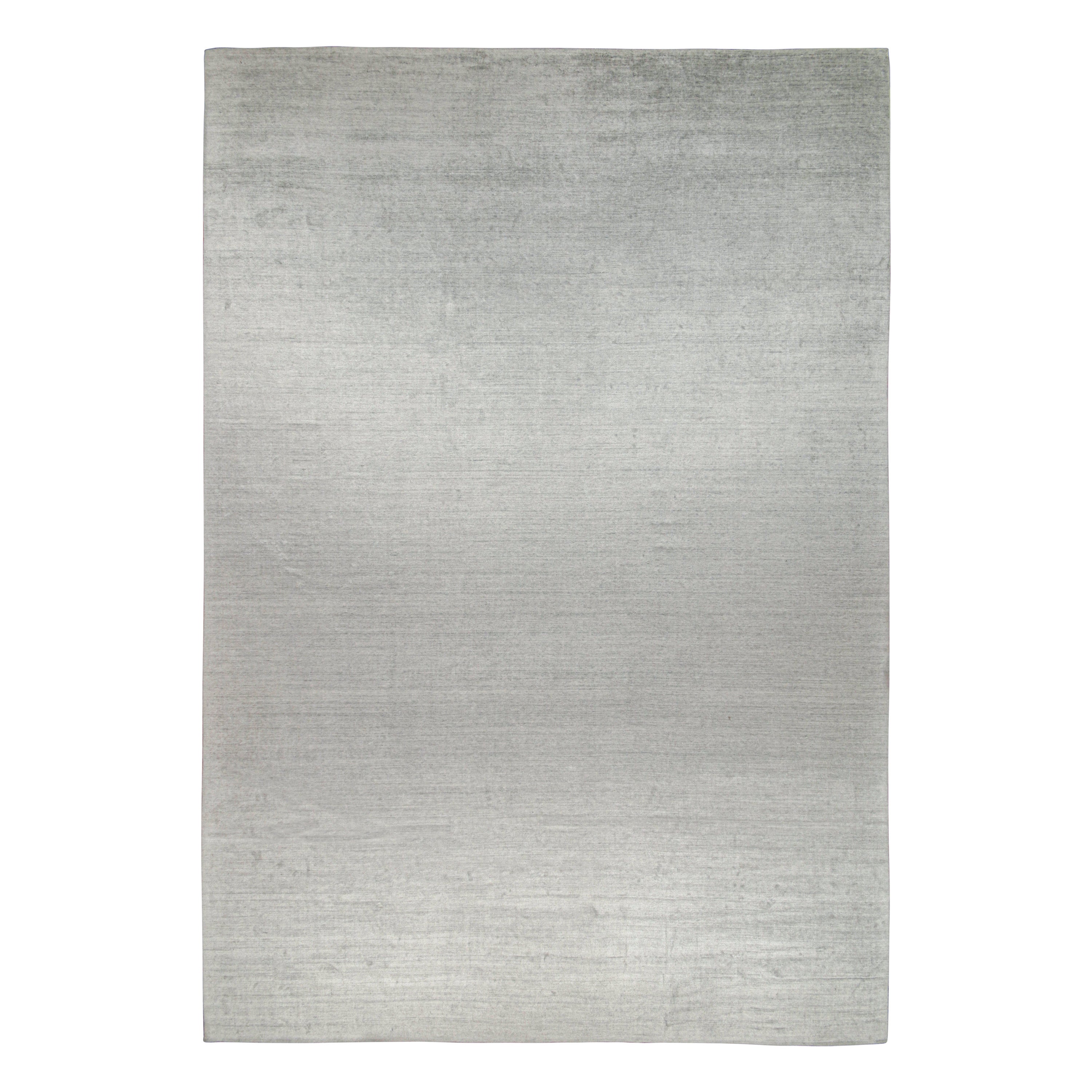 Dieser moderne Teppich im Format 14x20 ist ein großartiger Neuzugang in der Texture of Color Collection'S von Rug & Kilim. Handgeknüpft aus Kunstseide und Baumwolle. 

Kenner werden bemerken, dass dieses Stück aus unserer neuen Light on Loom-Linie