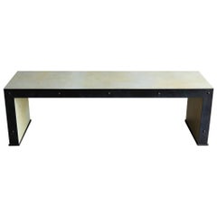 Banc en peau de chèvre et laiton fini bronze