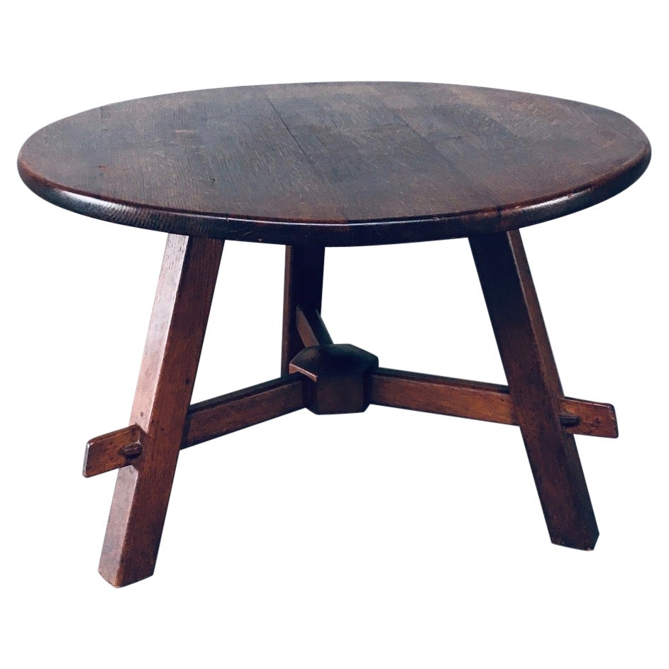 Table d'appoint ou table basse en chêne au design rustique, France, années 1940 en vente