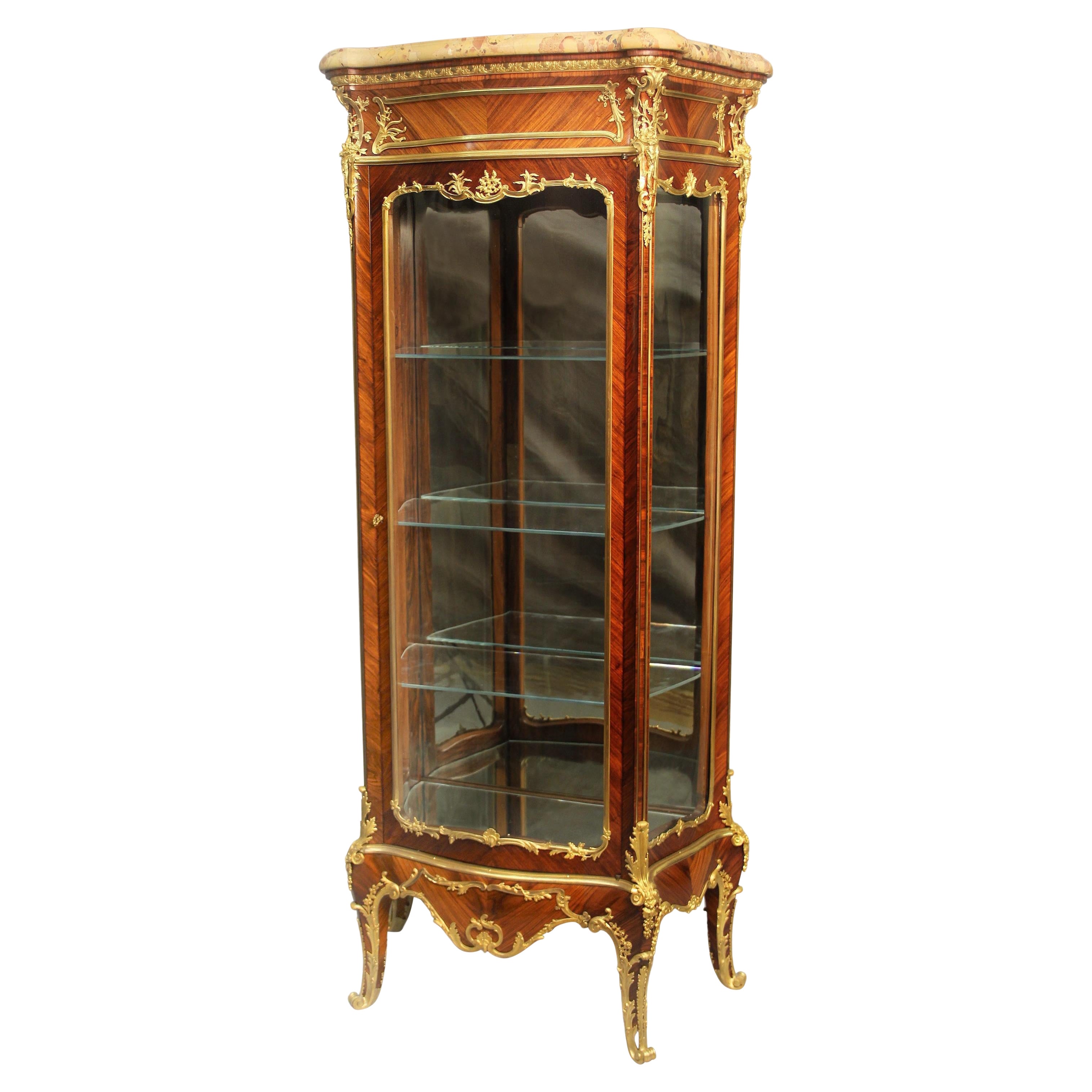 Merveilleuse vitrine montée en bronze doré du 19ème siècle par Joseph Zwiener