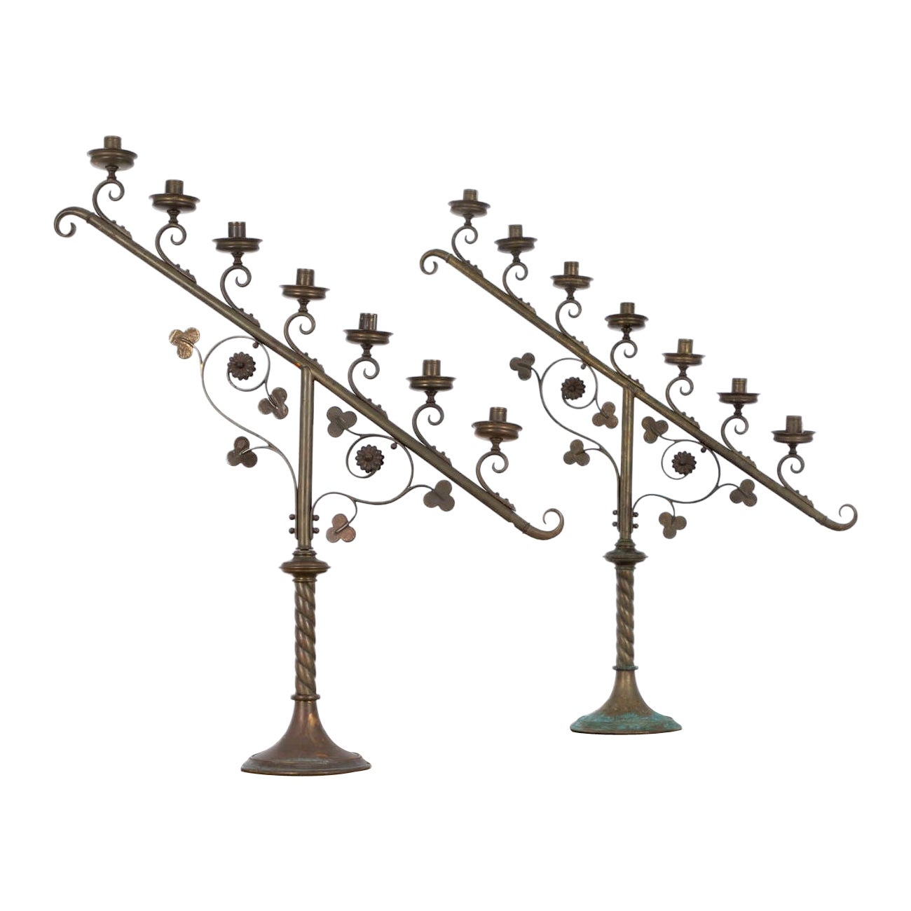 Paire de candélabres ecclésiastiques en laiton, début du 20ème siècle en vente
