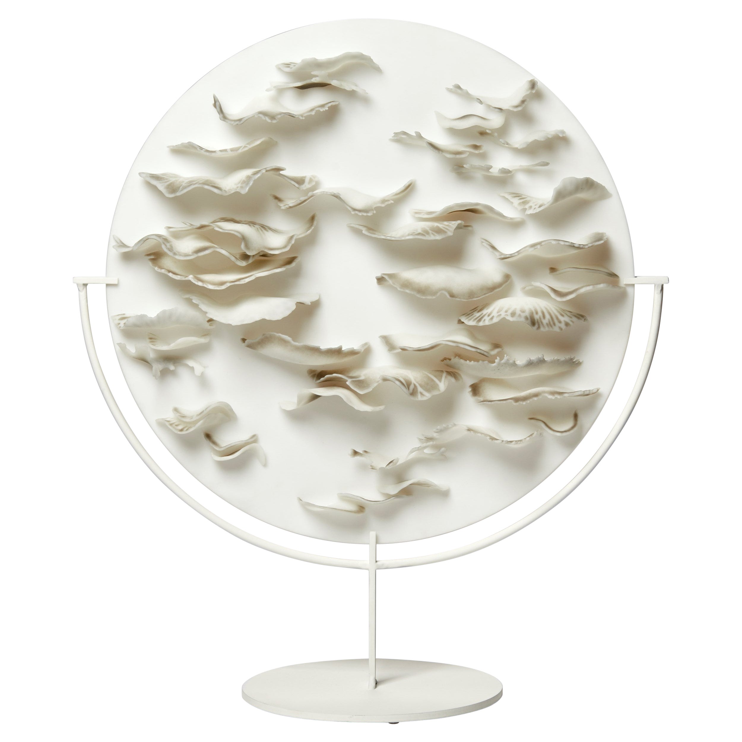 Funghi a staffa in grigio e bianco, un piatto scultoreo in vetro di Verity Pulford in vendita