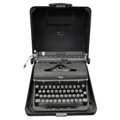 Antique Royal Typewriter Co Quiet Deluxe Portable Typewriter in Box Case