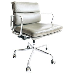 Herman Miller Eames Soft Pad Management Chair