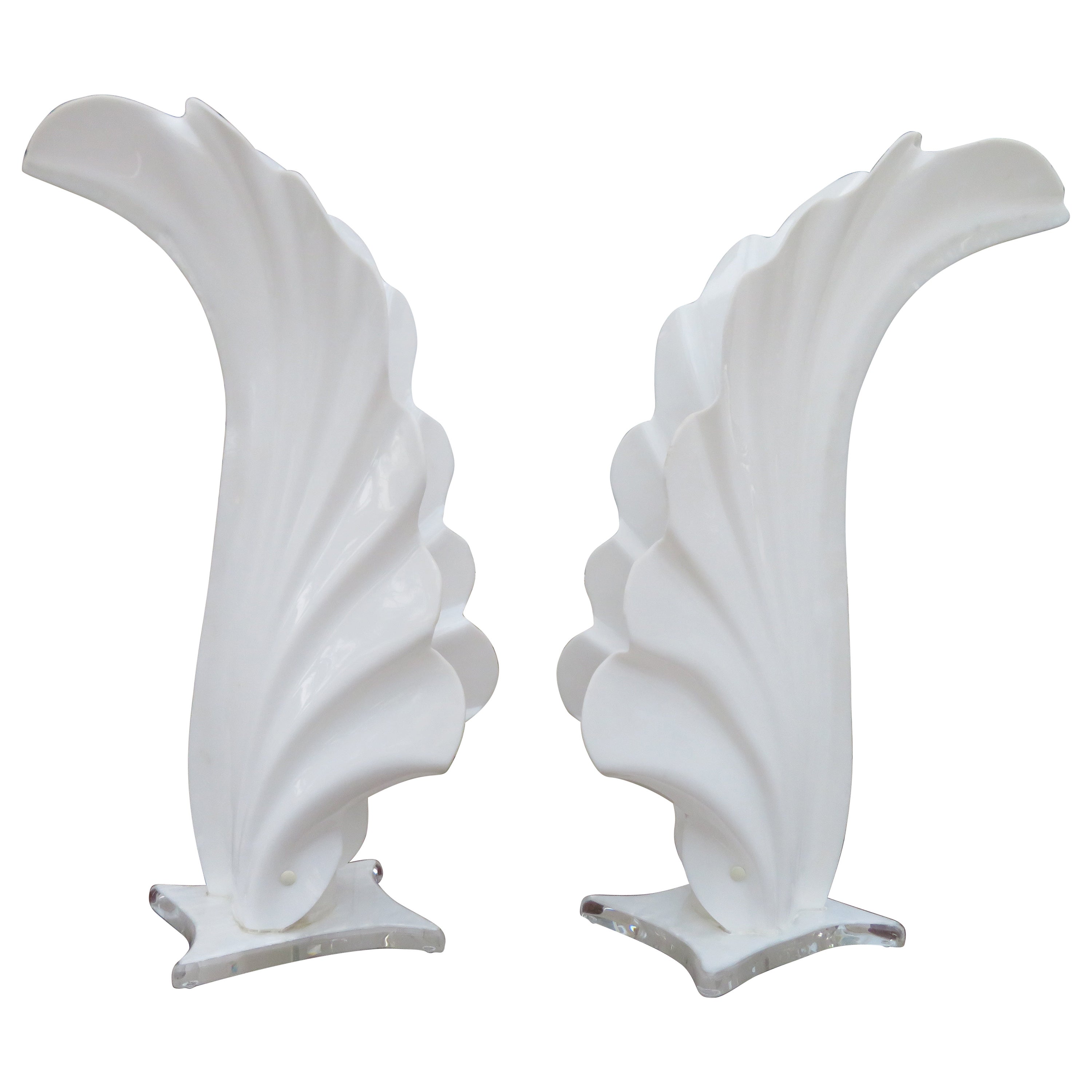 Superbe paire de lampes de bureau monumentales en forme de fleur en acrylique blanc par Rougier  en vente