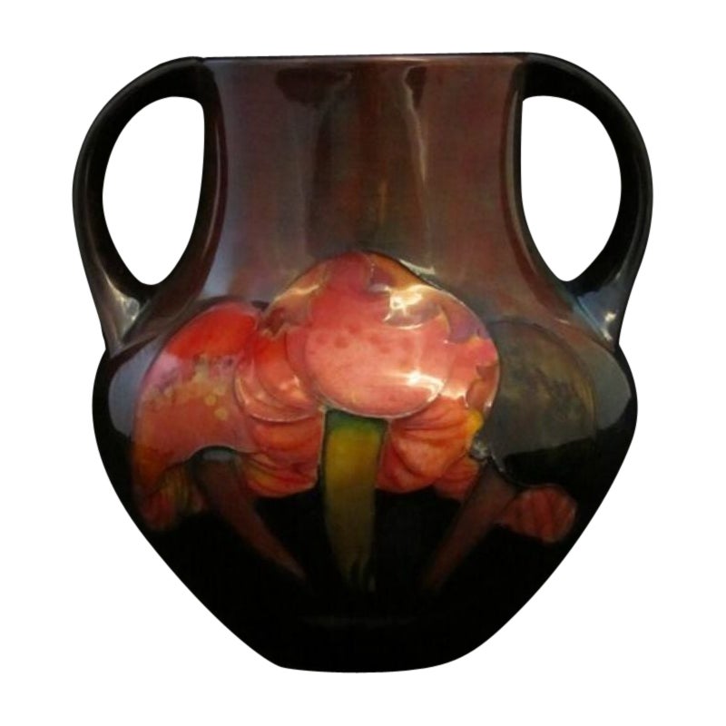 William Moorcroft Vase mit zwei Henkeln, entworfen in Claremont-Design, um 1930