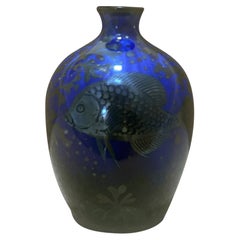 Vase lustré Pilkington's décoré de poissons, vers 1914