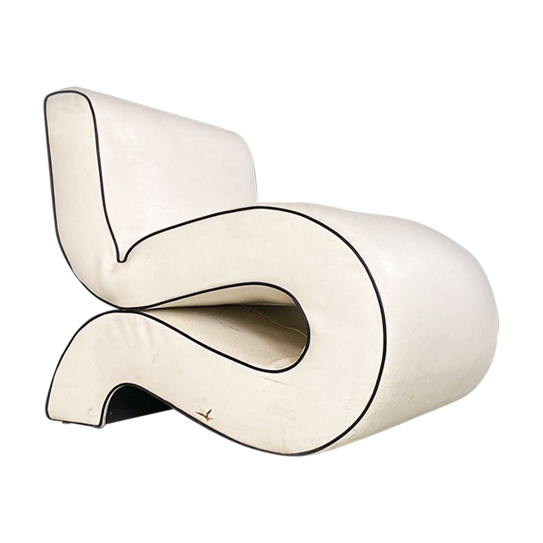 Italian Modern White Leather Curved Armchair by Augusto Betti for Habitat Faenza For Sale