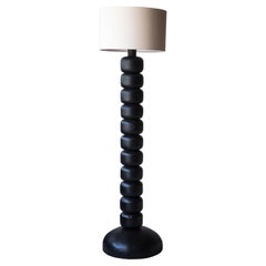 Stehlampe aus schwarzem Jabin-Holz mit Leinenschirm von Daniel Orozco