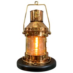 Linterna de cobre para barcos del fabricante inglés Meteorite