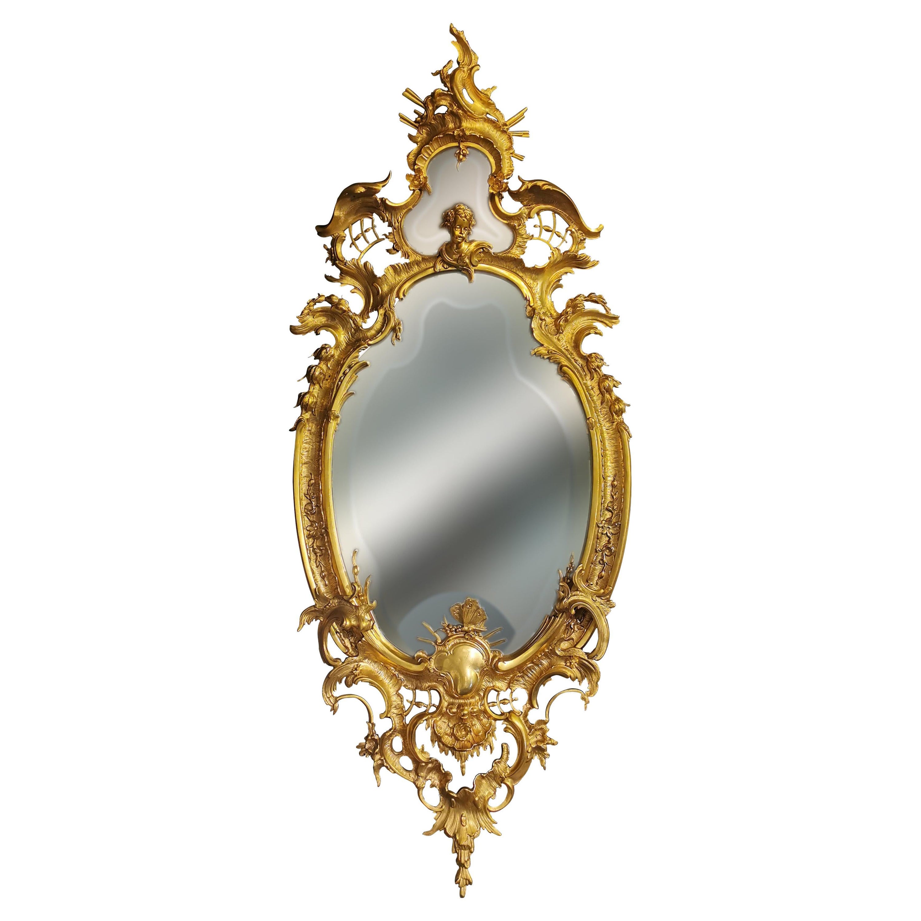 Miroir riche de style rococo Napoléon III en bronze doré en vente
