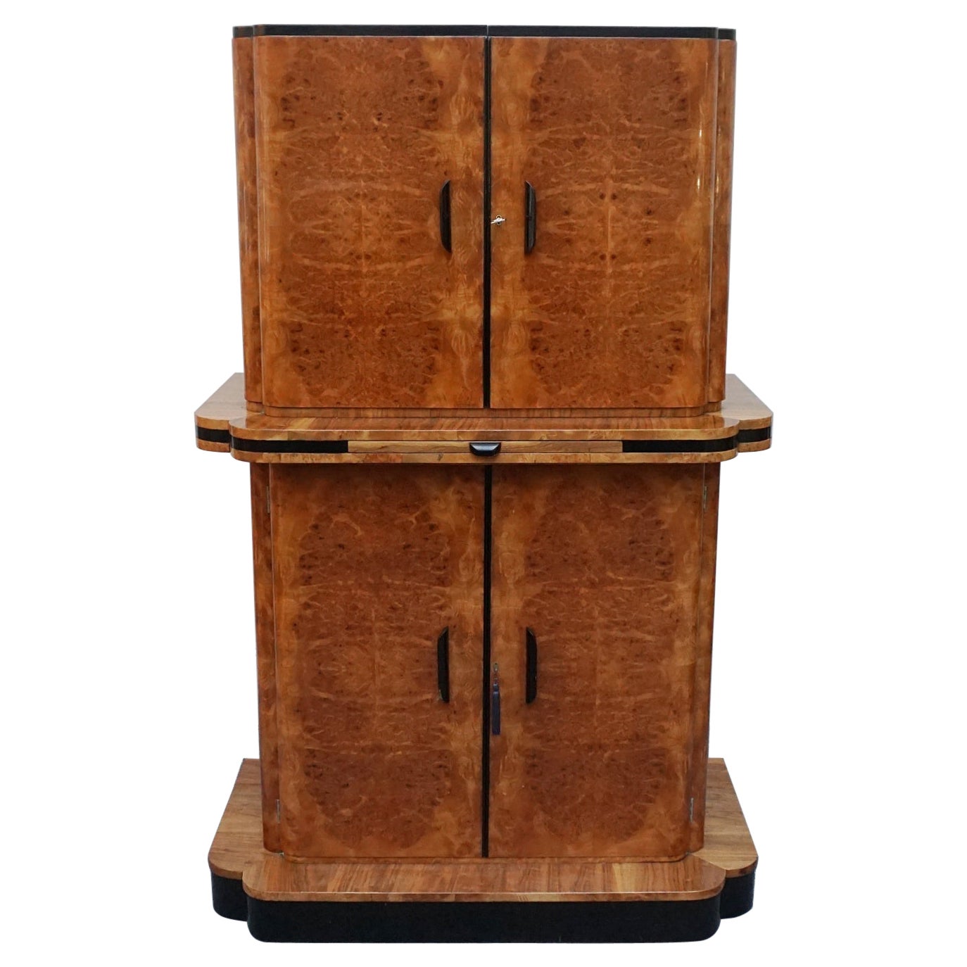 1930's Art Deco Cocktail Cabinet in Burr and Figured Walnut 