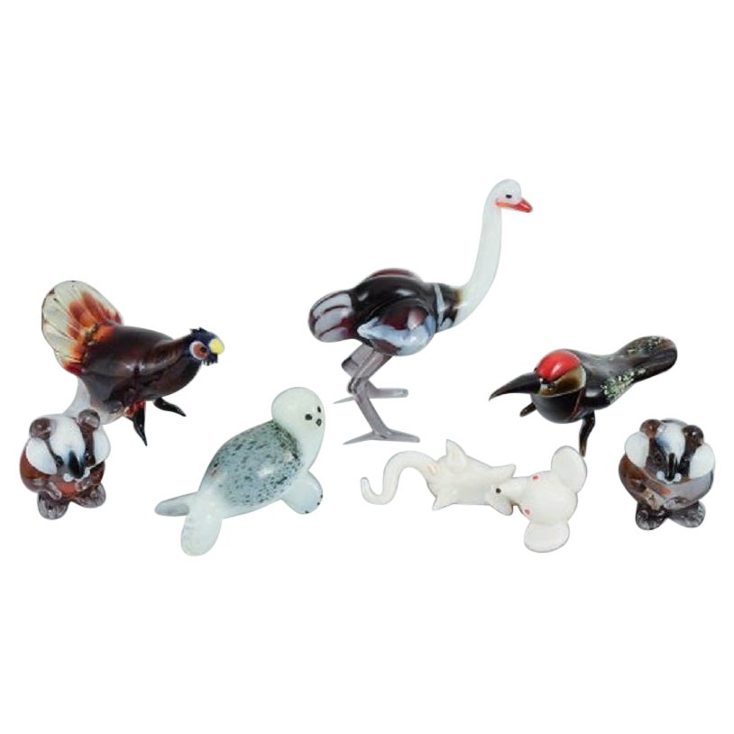 Murano, Italie. Une collection de six figurines miniatures d'animaux en verre.