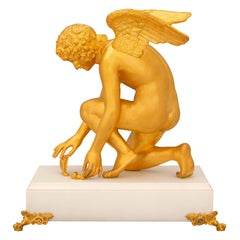 Französische neoklassizistische Goldbronze- und Marmorstatue von Amor und Psyche aus dem 19. Jahrhundert