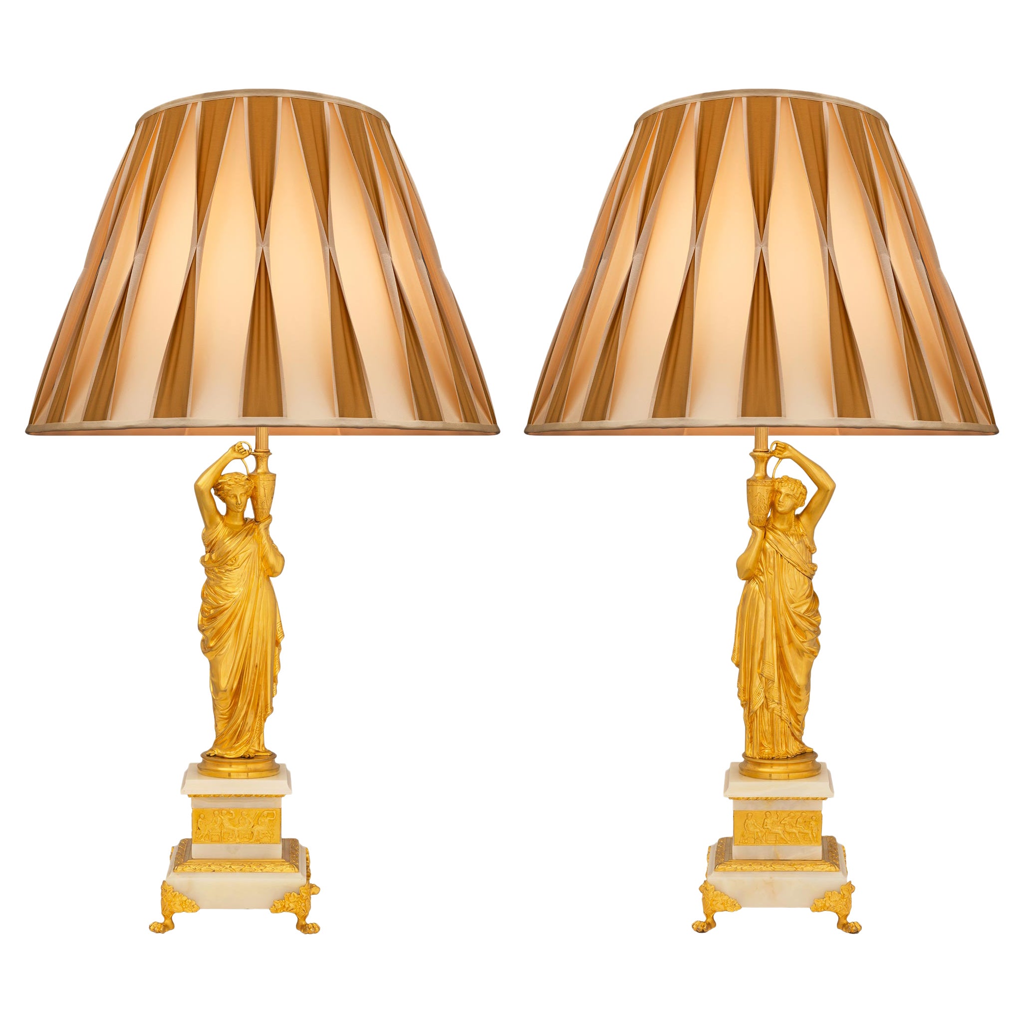 es Paar französische neoklassizistische Goldbronze- und Onyxlampen aus dem 19. Jahrhundert