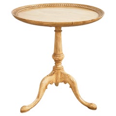 Table tripode géorgienne du 19e siècle en acajou blanchi à croûte de tarte