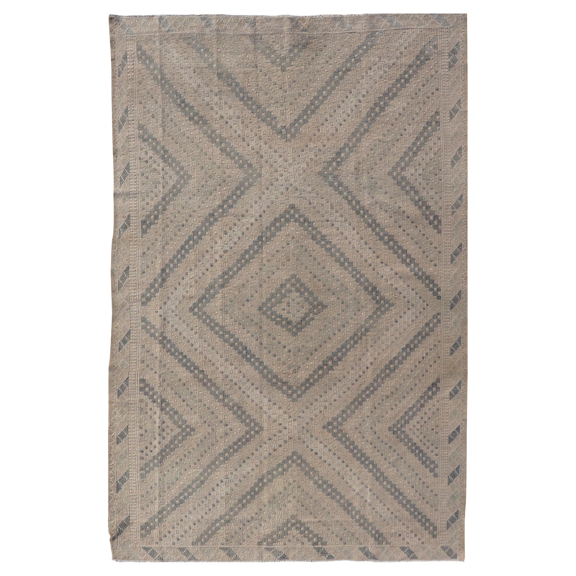 Tappeto vintage ricamato a mano in Turchia con disegno geometrico a diamante