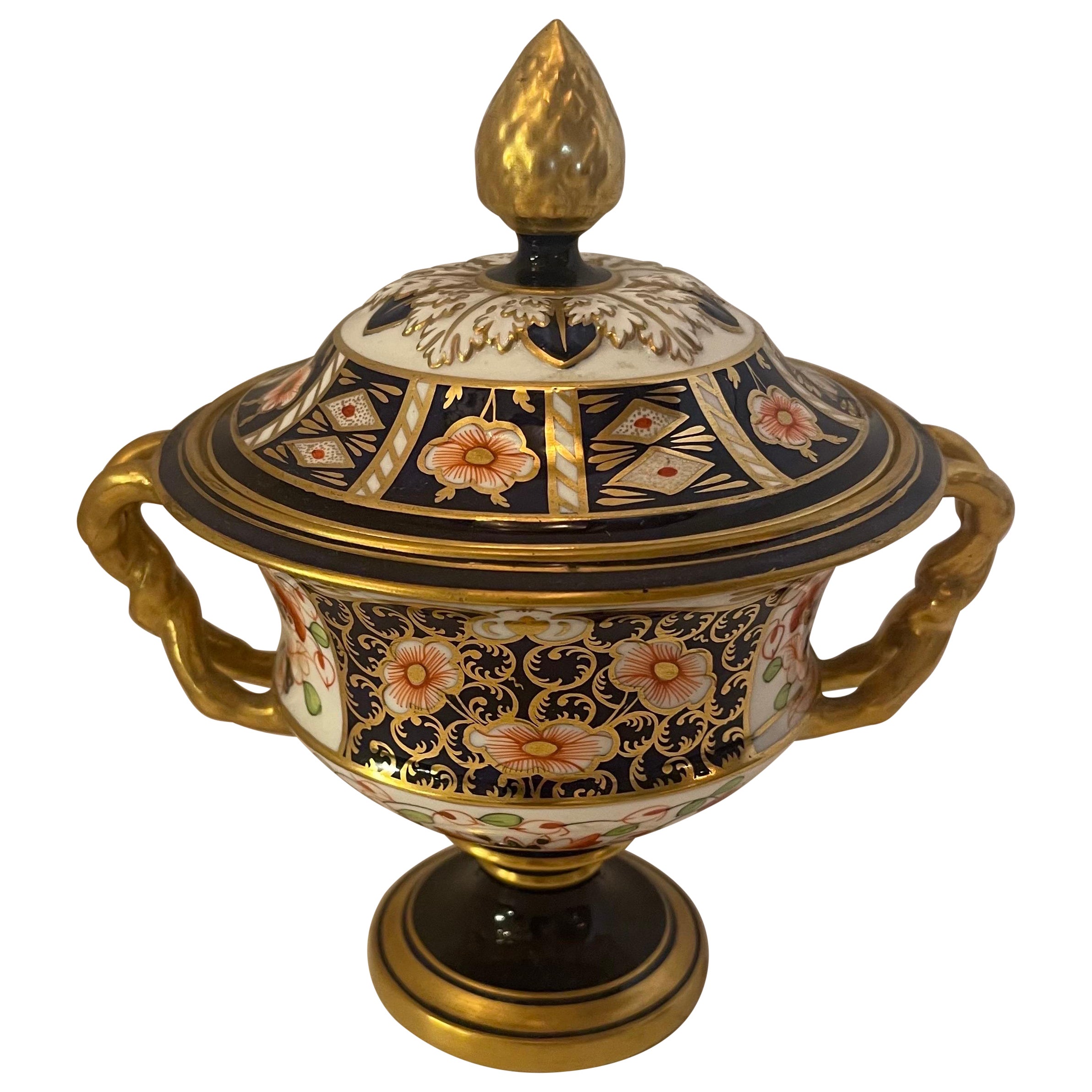 Wonderful Royal Crown Derby Traditional Imari Urn Centerpiece Lid Handles For Sale