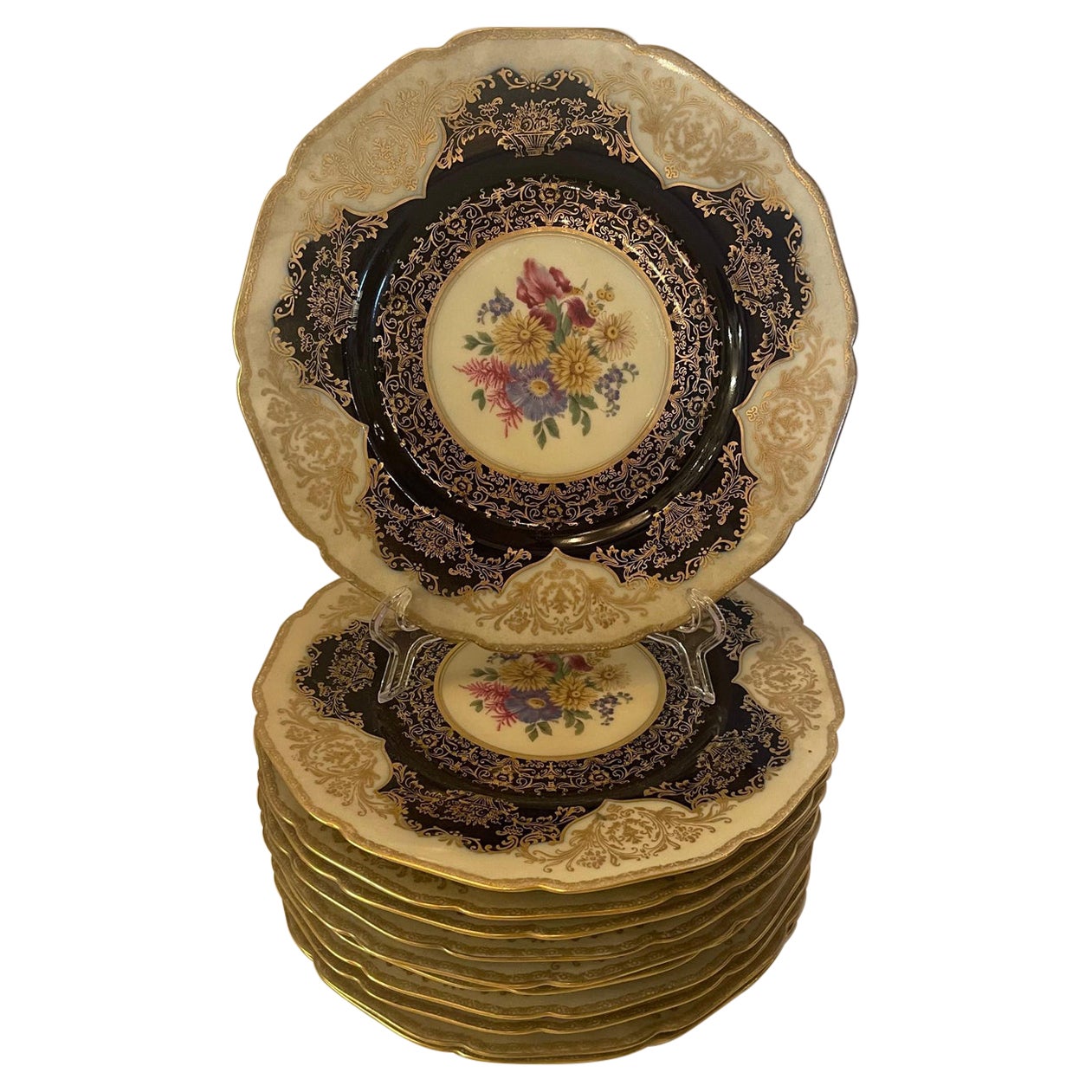 Merveilleux service à motifs floraux en porcelaine de 12 assiettes de table Noir Night Bavaria