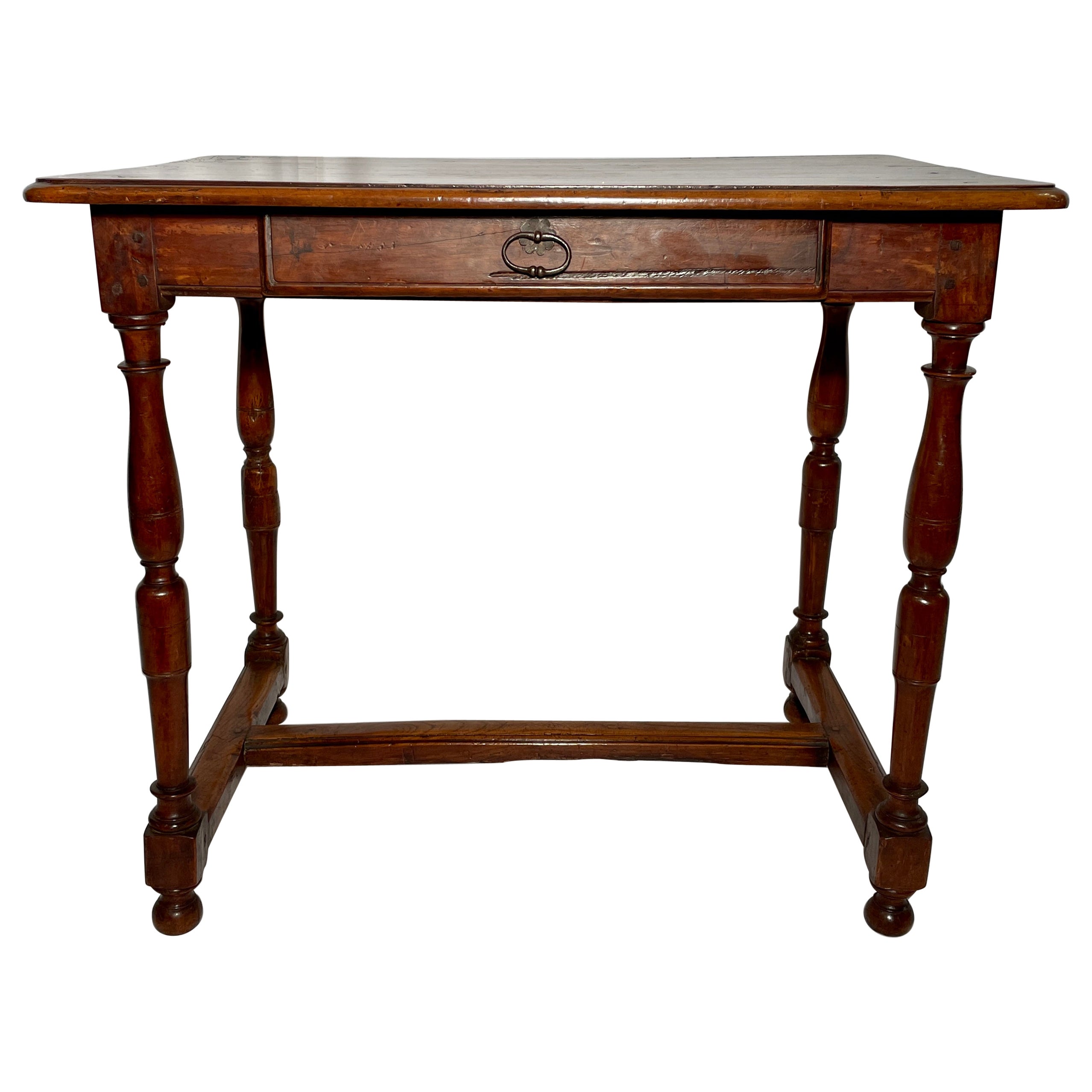 Antiker französischer Tisch aus Nussbaumholz im Landhausstil, ca. 1890er-1900