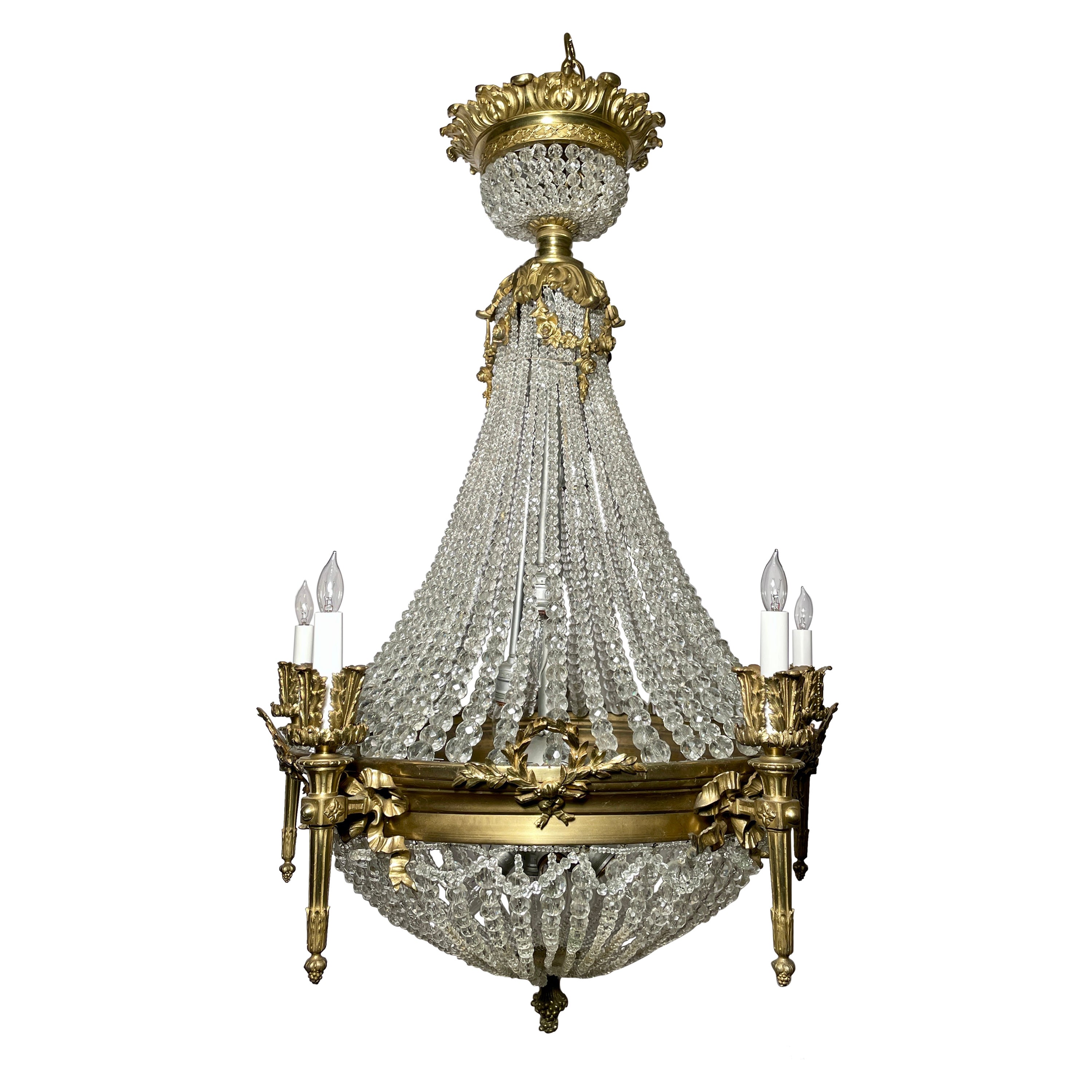 Antiker französischer Louis-XVI-Kronleuchter aus Goldbronze und geschliffenem Kristall, um 1890