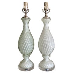 Paire de lampes de table en verre torsadé de Murano, blanc et inclusions d'argent