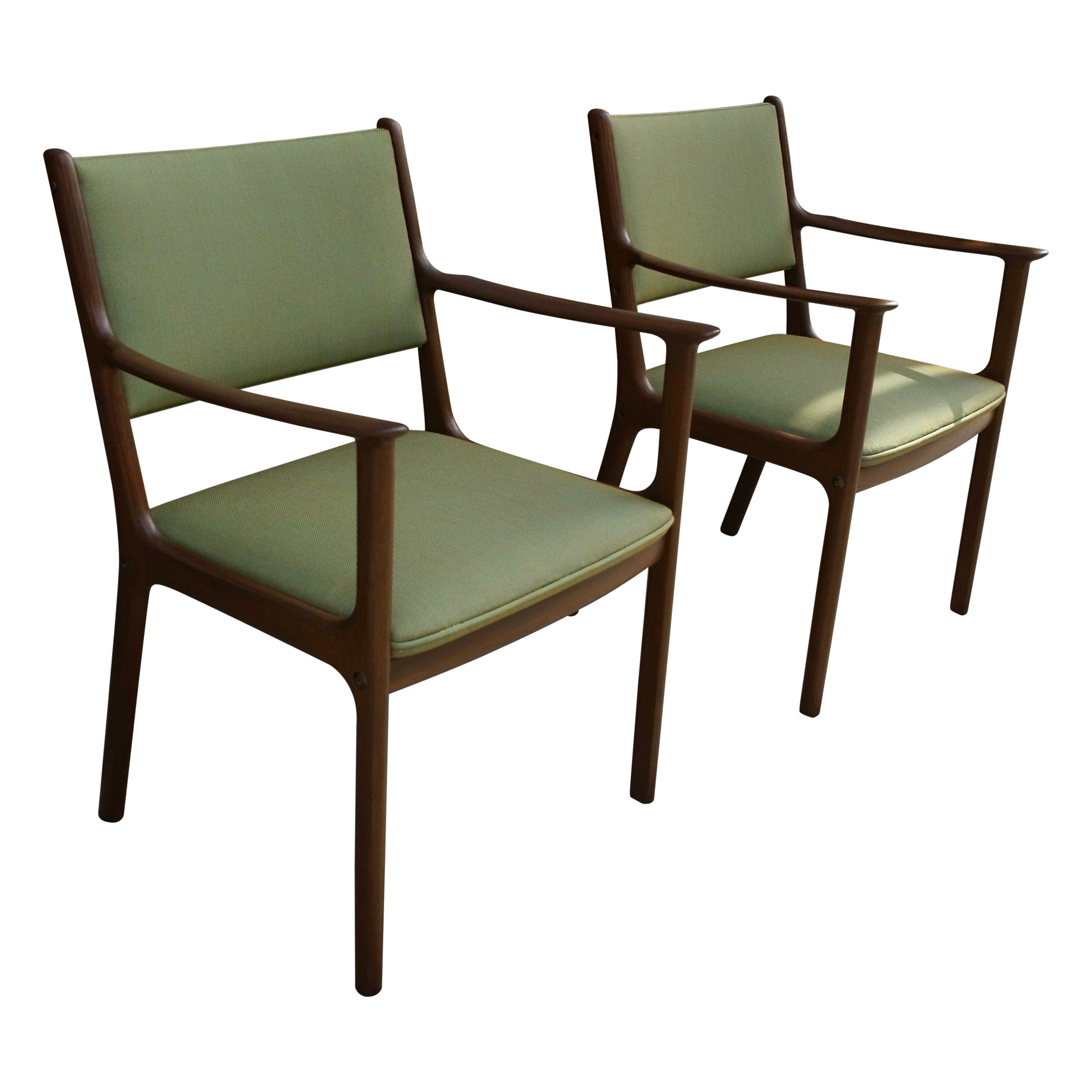 A pair of vintage Danish PJ 412 carver chairs by Ole Wanscher For Sale