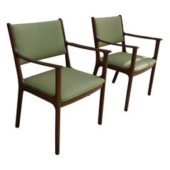 A pair of Retro Danish PJ 412 carver chairs by Ole Wanscher