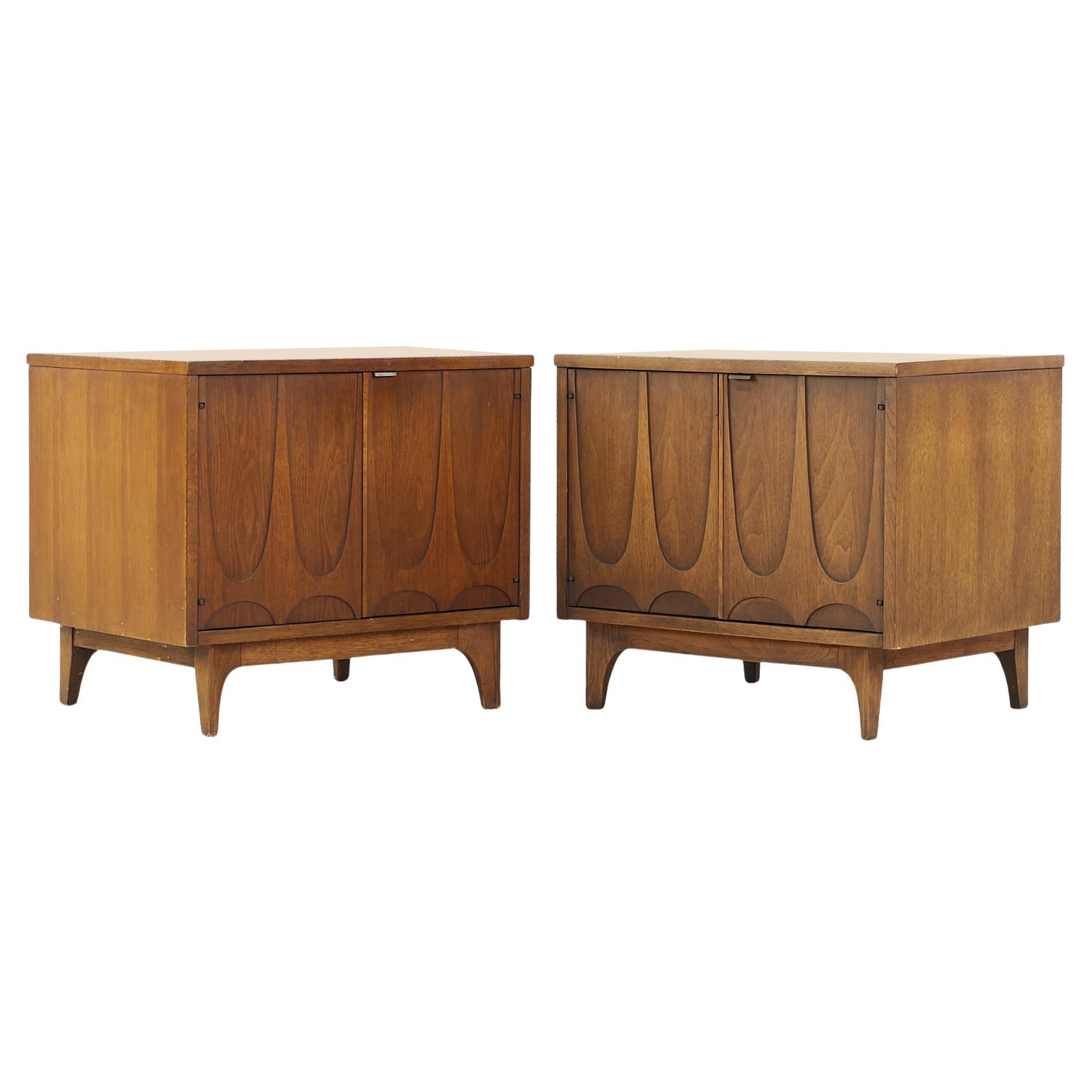 Broyhill Brasilia Mid-Century Modern Walnut Pair of Nightstands or End  Tables at 1stDibs