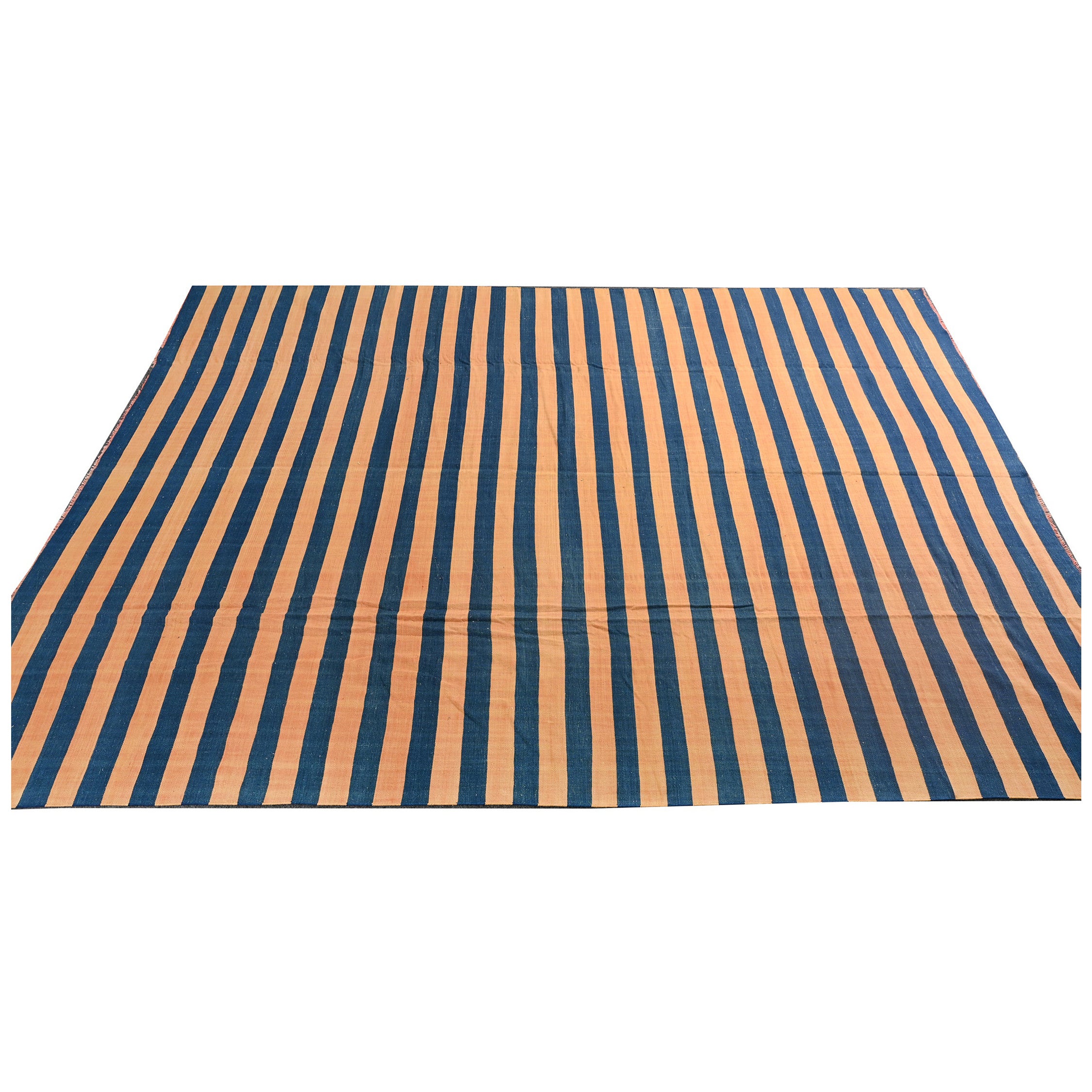 Flaches Geflecht von Dhurrie in Blau und Orange mit Streifen von Teppich & Kilim im Angebot