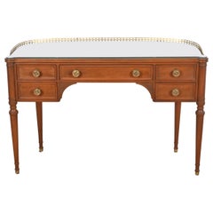 Bureau demi-lune de style Régence française Louis XVI en noyer de John Widdicomb