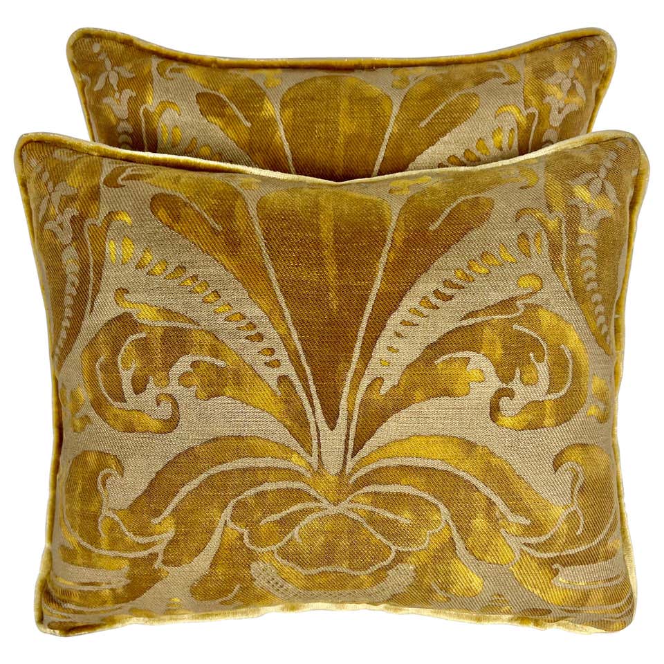 Velvet More Furniture and Collectibles - 1,077 For Sale at 1stDibs