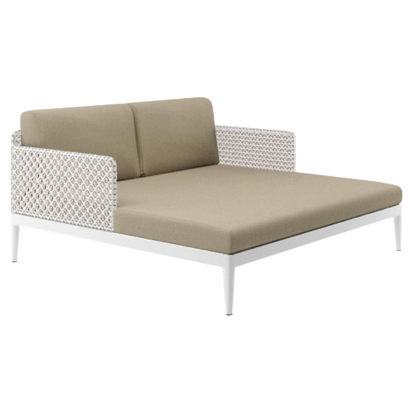 Hand-Woven Outdoor Daybed in White Powder Coated Aluminum Frame For Sale