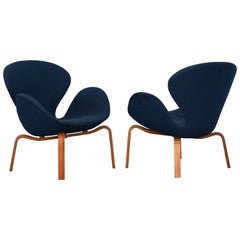 Retro Pair of "Swan" Lounge Chairs by Arne Jacobsen, 1960s