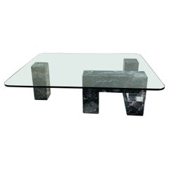 Table basse en marbre noir massif avec plateau en verre, Italie, années 1980
