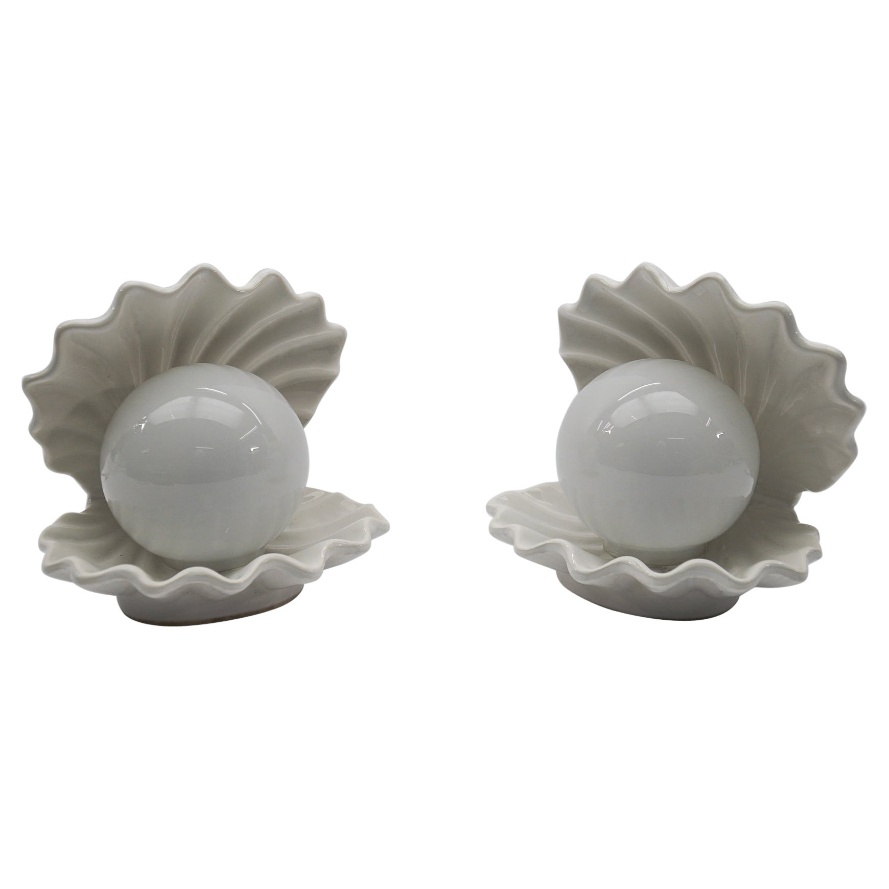 Paire de lampes en céramique en forme de coquillage avec globes en perles, 1970, Italie