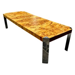 Espectacular mesa de comedor de madera de olivo con motivos de mariposas, de Sprunger para Dunbar