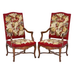 Paire de fauteuils baroques avec magnifique tapisserie brodée