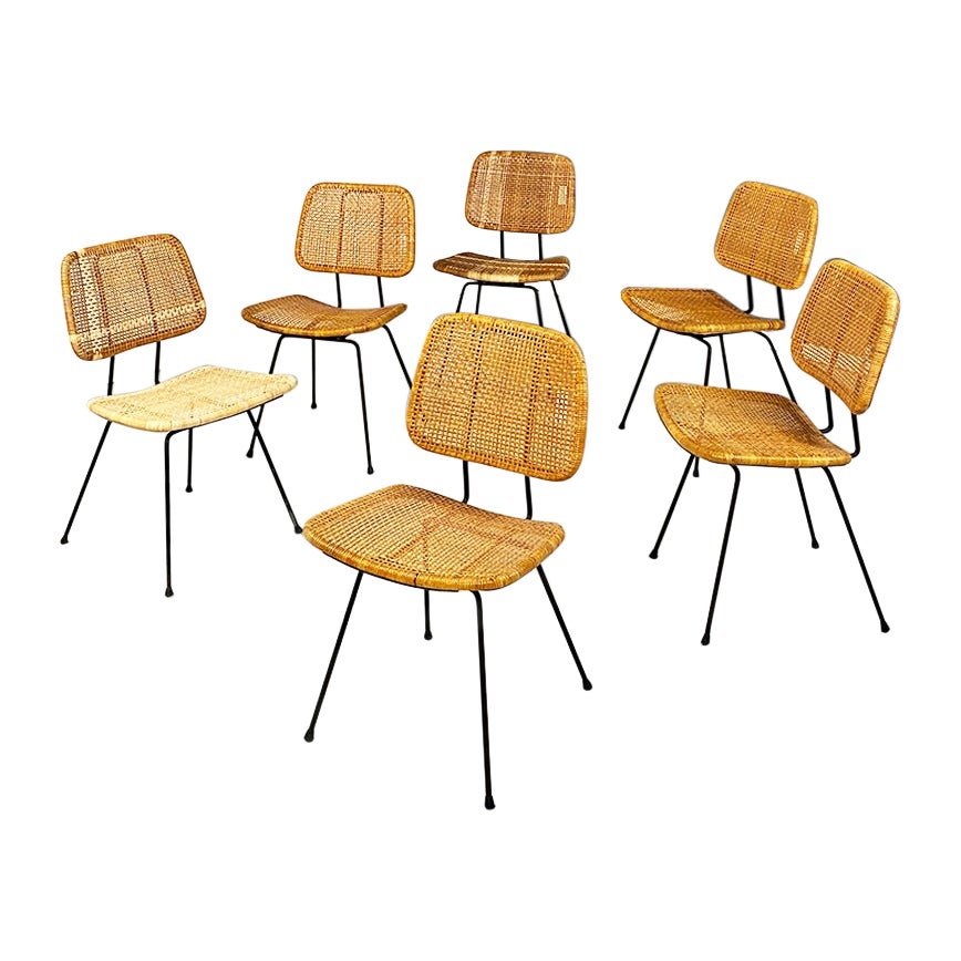 Italienische Mitte des Jahrhunderts modernen Satz von verschiedenen Korbwaren und schwarzem Metall Stühle 1960s