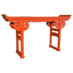 Table d'autel ou console asiatique à volutes 