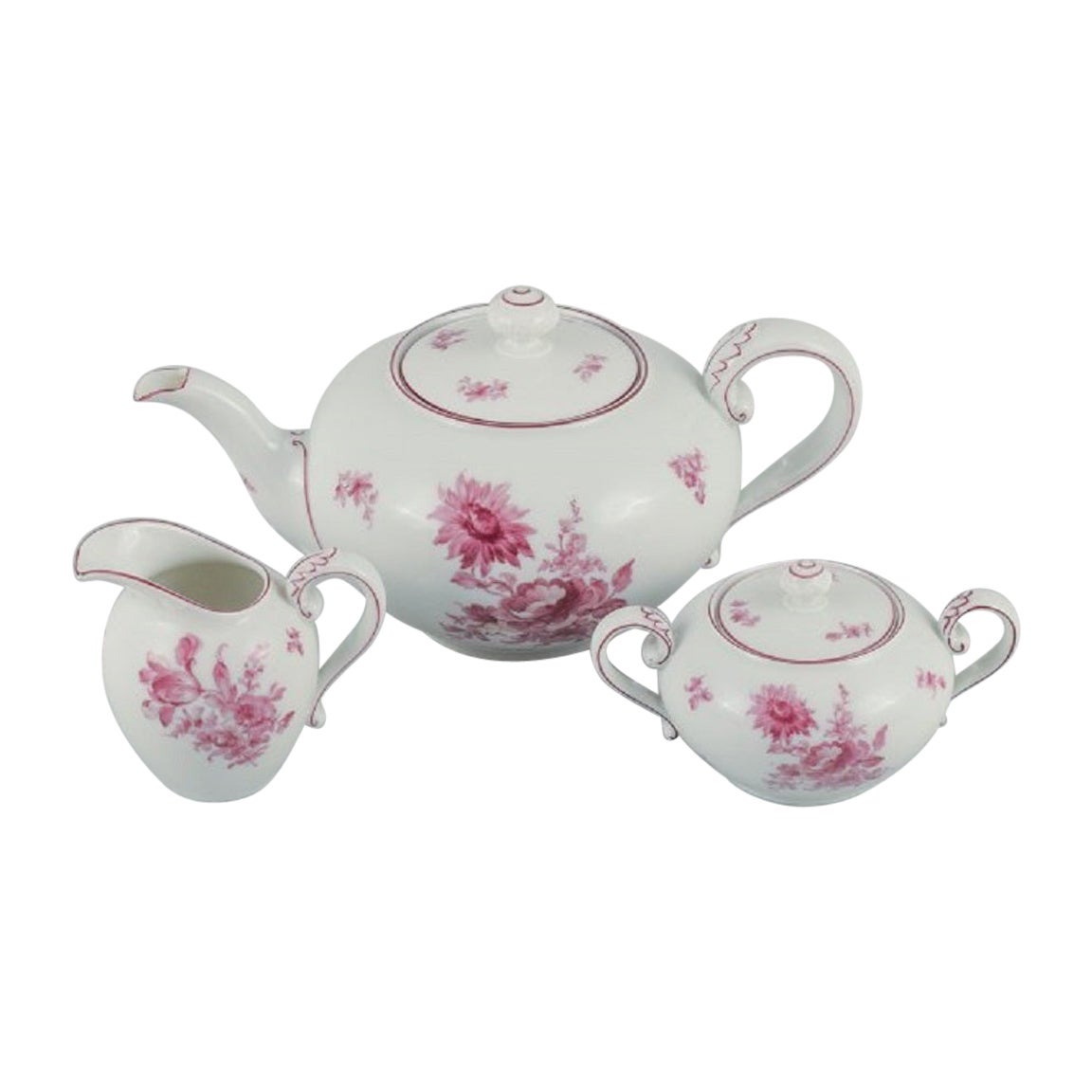 Rosenthal, un service à thé en porcelaine composé d'une théière, d'un crémier et d'un sucrier.